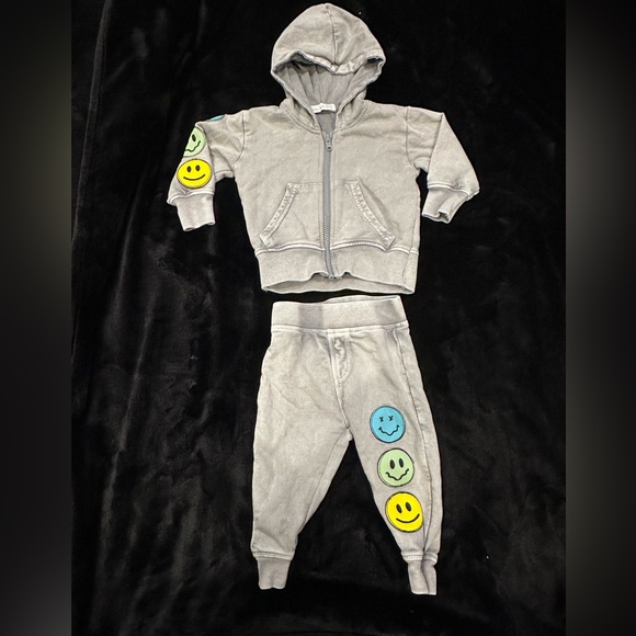 Designer From Denny’s! Little Mish Gray Kids Matching Set with Smiley Faces - Picture 1 of 15